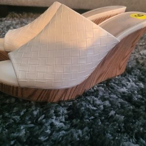 Charles by Charles David cream wedge, size 9